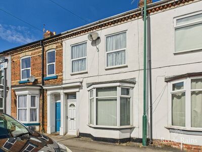 2 bedroom Mid Terrace House for sale