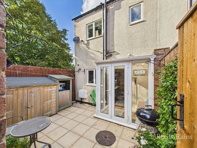 2 bedroom Mid Terrace House for sale