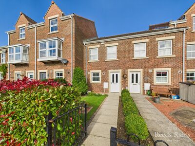 2 bedroom Mid Terrace House for sale