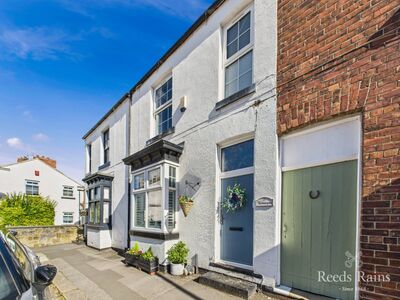 3 bedroom Mid Terrace House for sale