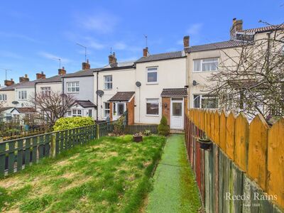 2 bedroom Mid Terrace House for sale