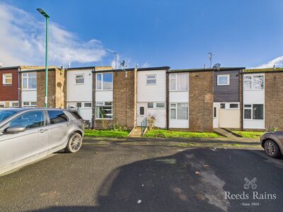 3 bedroom Mid Terrace House for sale