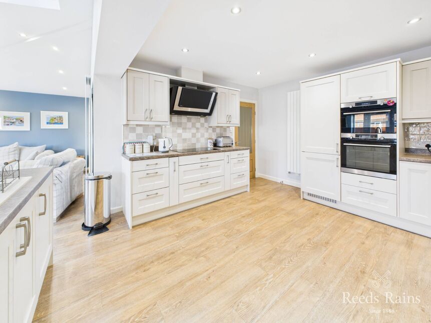 Kitchen / Living Area