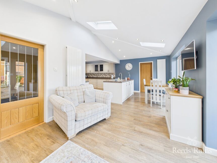 Kitchen / Living Area