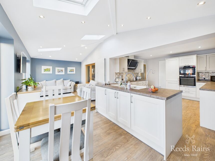 Kitchen / Living Area