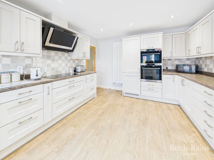 Kitchen / Living Area