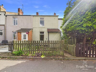 2 bedroom Mid Terrace House for sale