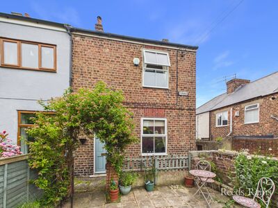 2 bedroom End Terrace House for sale