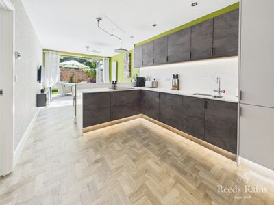 Foxdale Road, 4 bedroom Detached House for sale, &pound;360,000