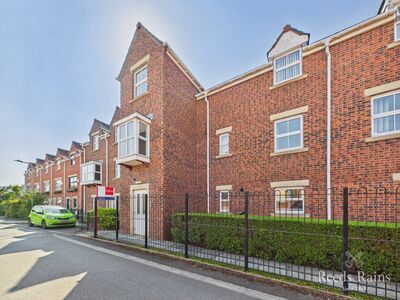 3 bedroom Flat for sale