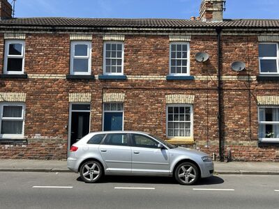 3 bedroom Mid Terrace House for sale