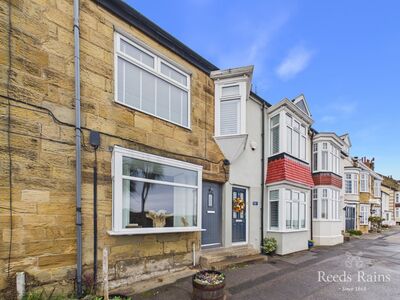 3 bedroom Mid Terrace House for sale
