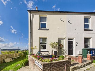 2 bedroom Semi Detached Property for sale