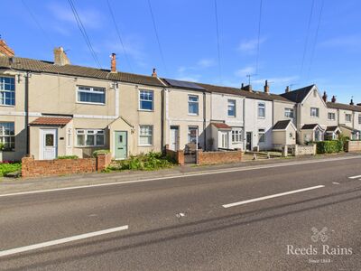 2 bedroom Mid Terrace House for sale