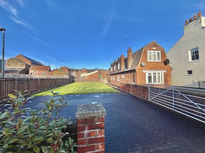 3 bedroom Detached House to rent