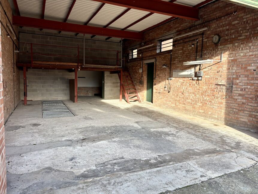 Garage / Workshop