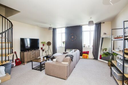 Garden Street North, 2 bedroom  Flat to rent, £700 pcm