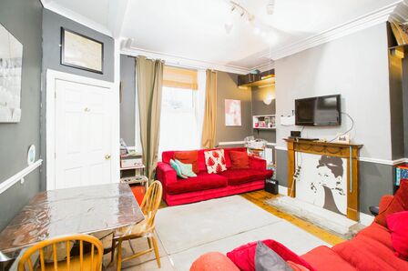 St. Johns Place, 4 bedroom Semi Detached House for sale, £150,000