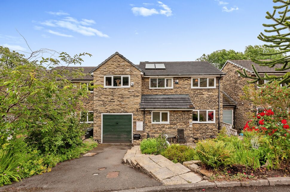 4 bedroom Link Detached House for sale, Carr Field Drive, Luddenden