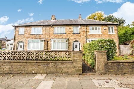 Huddersfield Road, 3 bedroom Mid Terrace House to rent, £950 pcm