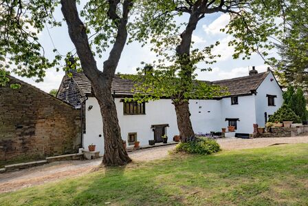 Shelf, 4 bedroom Detached House for sale, £1,100,000