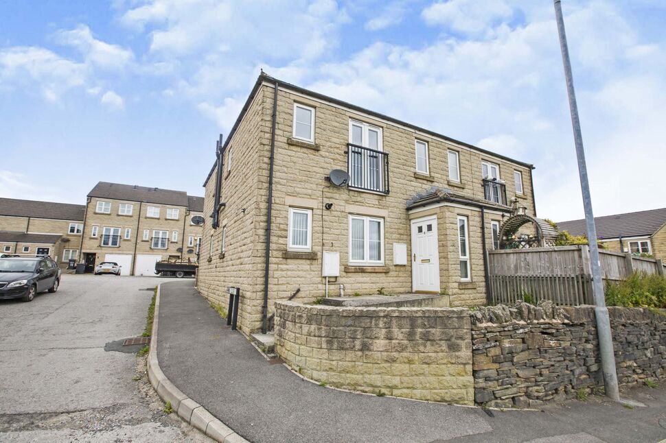 Main image of 2 bedroom End Terrace House to rent, Moins Close, Halifax, West Yorkshire, HX2