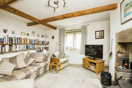 2 bedroom Mid Terrace House for sale