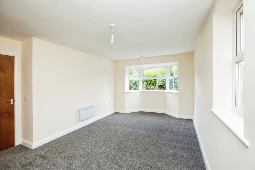Main image of 2 bedroom Flat for sale, Spinners Close, Halifax, West Yorkshire, HX1