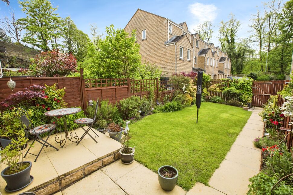 3 bedroom Semi Detached House for sale, Green Park Road, Halifax, HX3