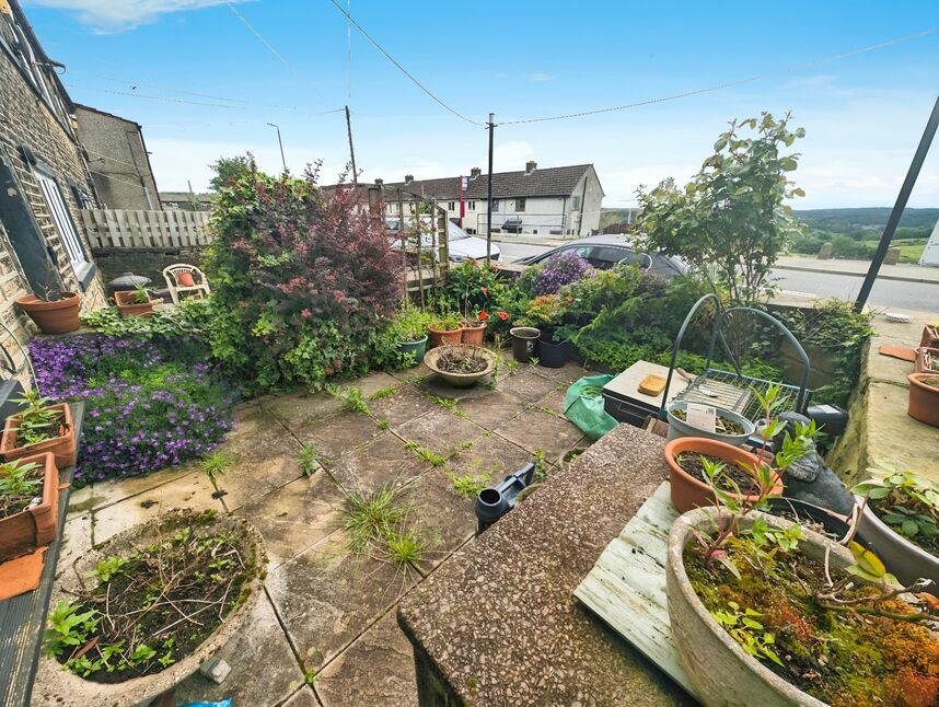 2 bedroom Mid Terrace House for sale, Clough Lane, Halifax, HX2 £60,000