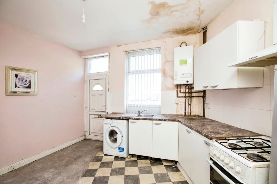 Main image of 2 bedroom End Terrace House for sale, Wadsworth Street, Halifax, West Yorkshire, HX1