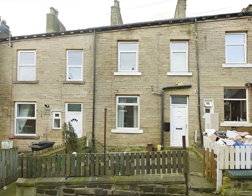 Main image of 1 bedroom Mid Terrace House for sale, Union Street, Sowerby Bridge, West Yorkshire, HX6