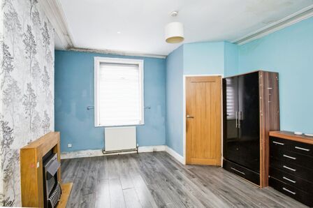 2 bedroom Mid Terrace House for sale