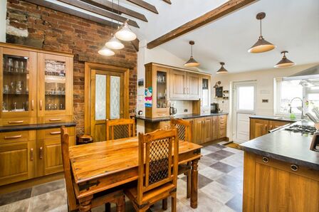Chevinedge, 5 bedroom Detached House for sale, £375,000