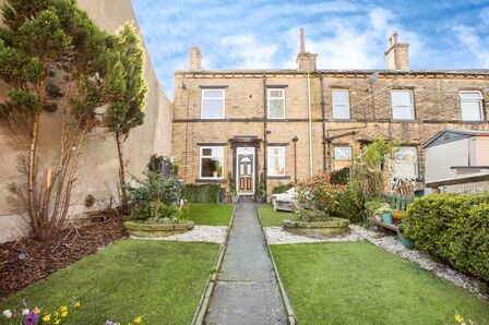 3 bedroom Mid Terrace House for sale