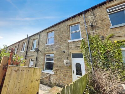 Union Street, 2 bedroom Mid Terrace House to rent, £650 pcm