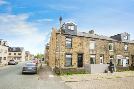 Westbury Terrace, 4 bedroom End Terrace House for sale, £140,000