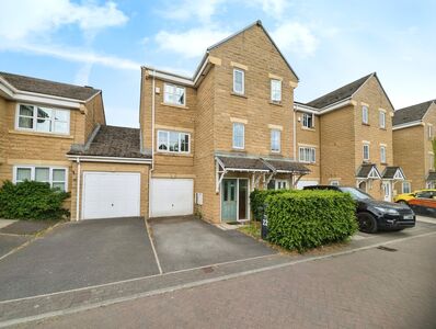 4 bedroom Mid Terrace House for sale
