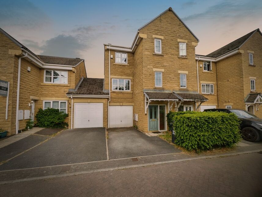 Main image of 4 bedroom Mid Terrace House for sale, Oakwood Gardens, Halifax, West Yorkshire, HX2