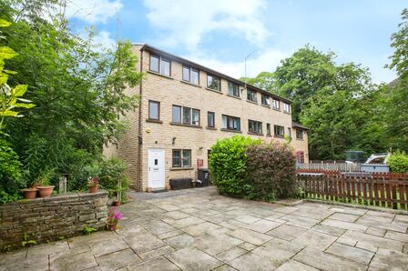 2 bedroom End Terrace House for sale