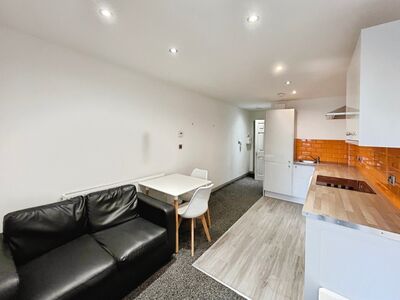 Blackwall,  Flat to rent, £550 pcm