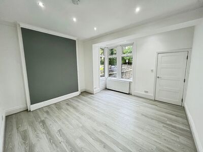 Haugh Shaw Road, 3 bedroom End Terrace House to rent, £1,100 pcm