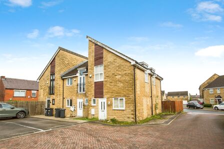 Stott Close, 3 bedroom End Terrace House for sale, £160,000