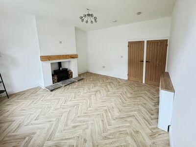 Coronation Street, 2 bedroom Mid Terrace House to rent, £925 pcm