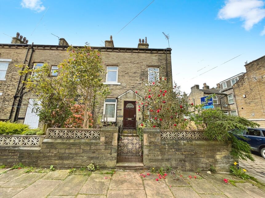 Main image of 3 bedroom End Terrace House to rent, Bell Hall Terrace, Halifax, West Yorkshire, HX1