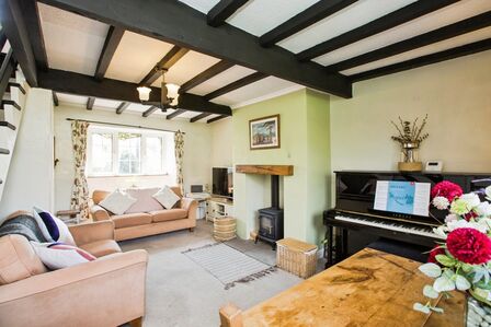 Bradshaw Lane, 2 bedroom End Terrace House to rent, £800 pcm