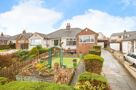 Moor Bottom Road, 2 bedroom Semi Detached Bungalow for sale, £160,000