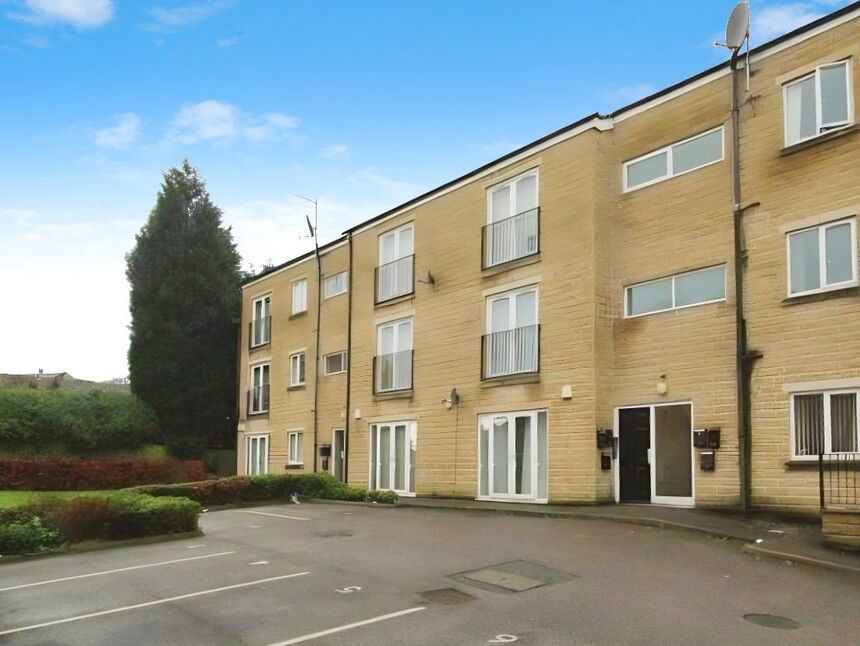 Main image of 2 bedroom  Flat for sale, Mount Terrace, Halifax, West Yorkshire, HX2