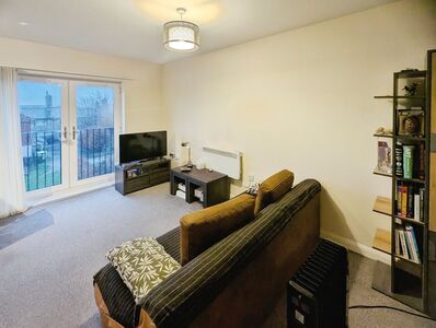 Mount Terrace, 2 bedroom Flat for sale, &pound;40,000
