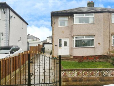 4 bedroom Semi Detached House to rent